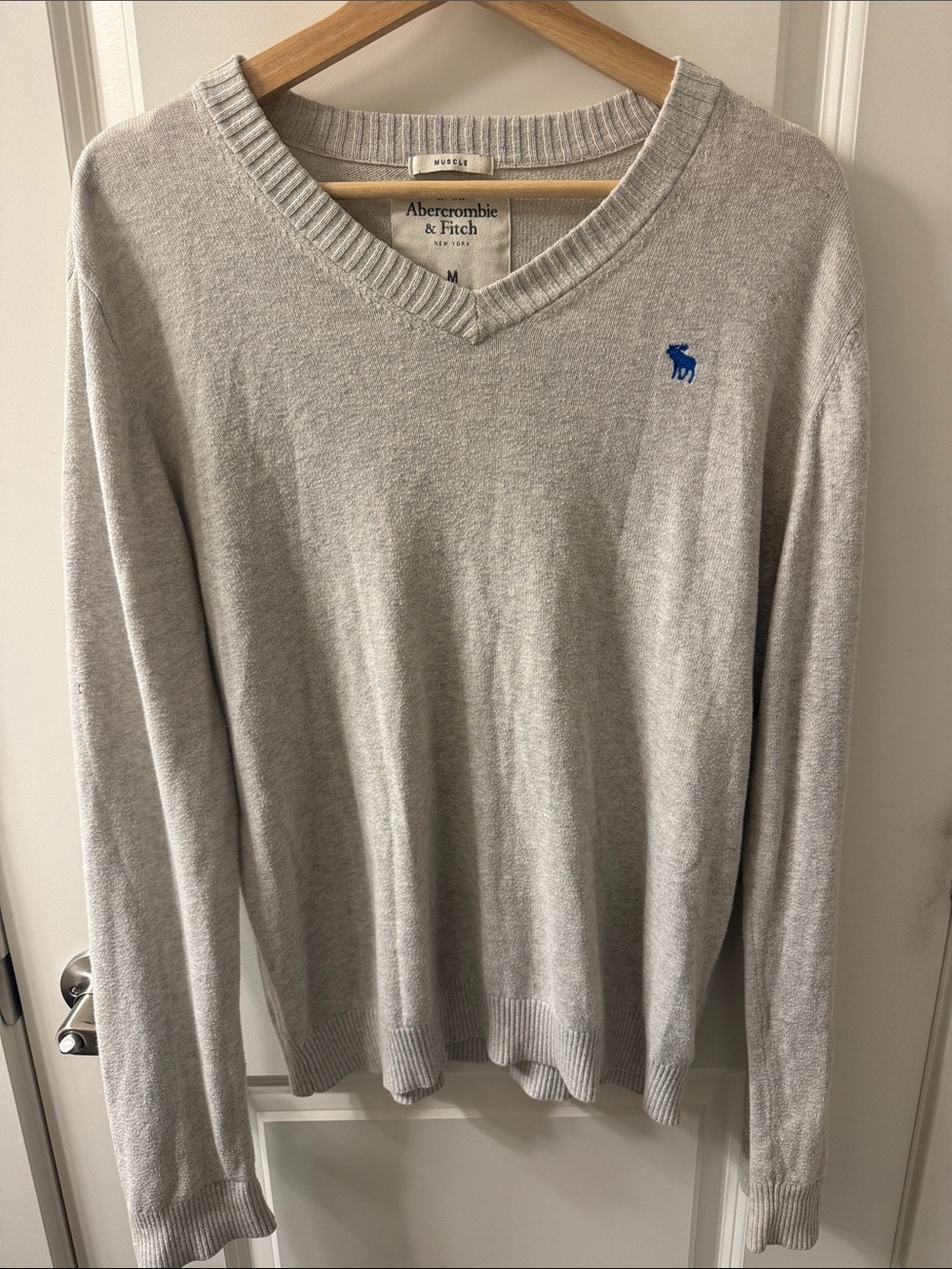 Abercrombie & Fitch Light Gray V-Neck ‘Muscle’ Cashmere Blend Sweater with Logo